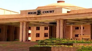 लखनऊ कोर्ट में मारपीट मामले पर HC सख्त, न्यायिक प्रक्रिया में हस्तक्षेप बर्दाश्त नहीं लखनऊ कोर्ट में मारपीट मामले पर HC सख्त, न्यायिक प्रक्रिया में हस्तक्षेप बर्दाश्त नहीं