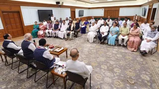 पीएम मोदी ने TMC और उद्धव सेना के बागी सांसदों से कहा- चिंता की बात नहीं, मैं आपके साथ हूं