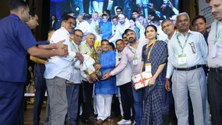 यूपी की 8 सहकारी चीनी मिलों को राष्ट्रीय दक्षता पुरस्कार, गडकरी ने किया सम्मानित