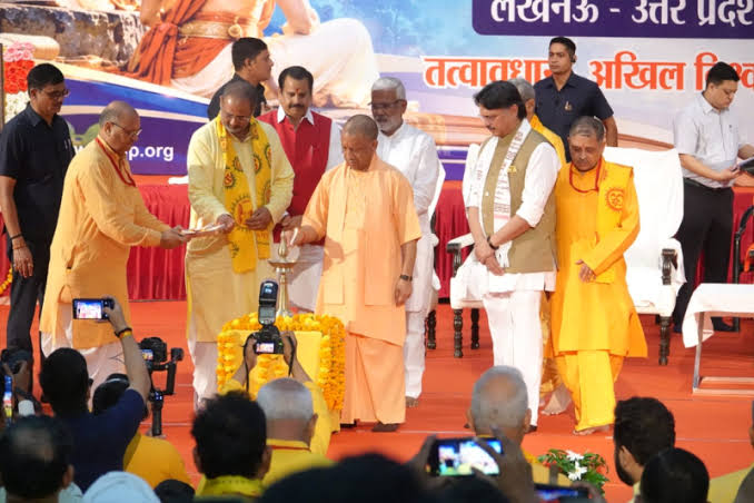 योगी का शिक्षक सम्मेलन में एकता पर जोर योगी का शिक्षक सम्मेलन में एकता पर जोर
